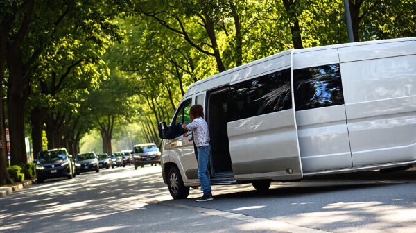 Découvrez comment une voiture Peugeot booste votre service VTC